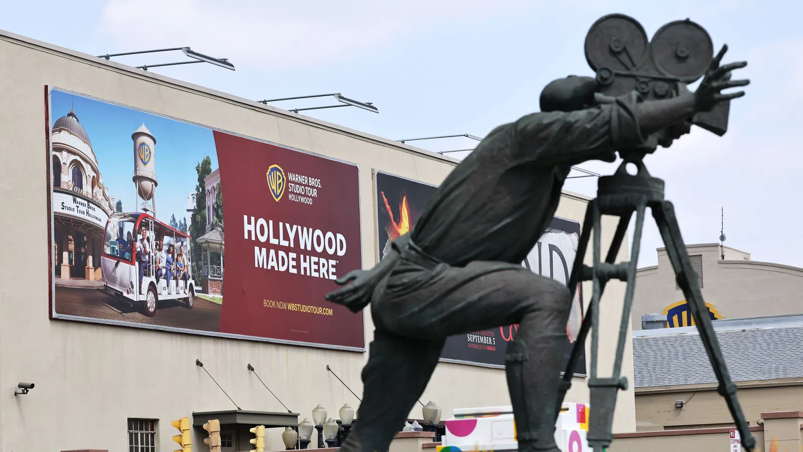 Paramount успя да спечели Warner Bros: Какво следва за стрийминга, киното и новинарския бизнес