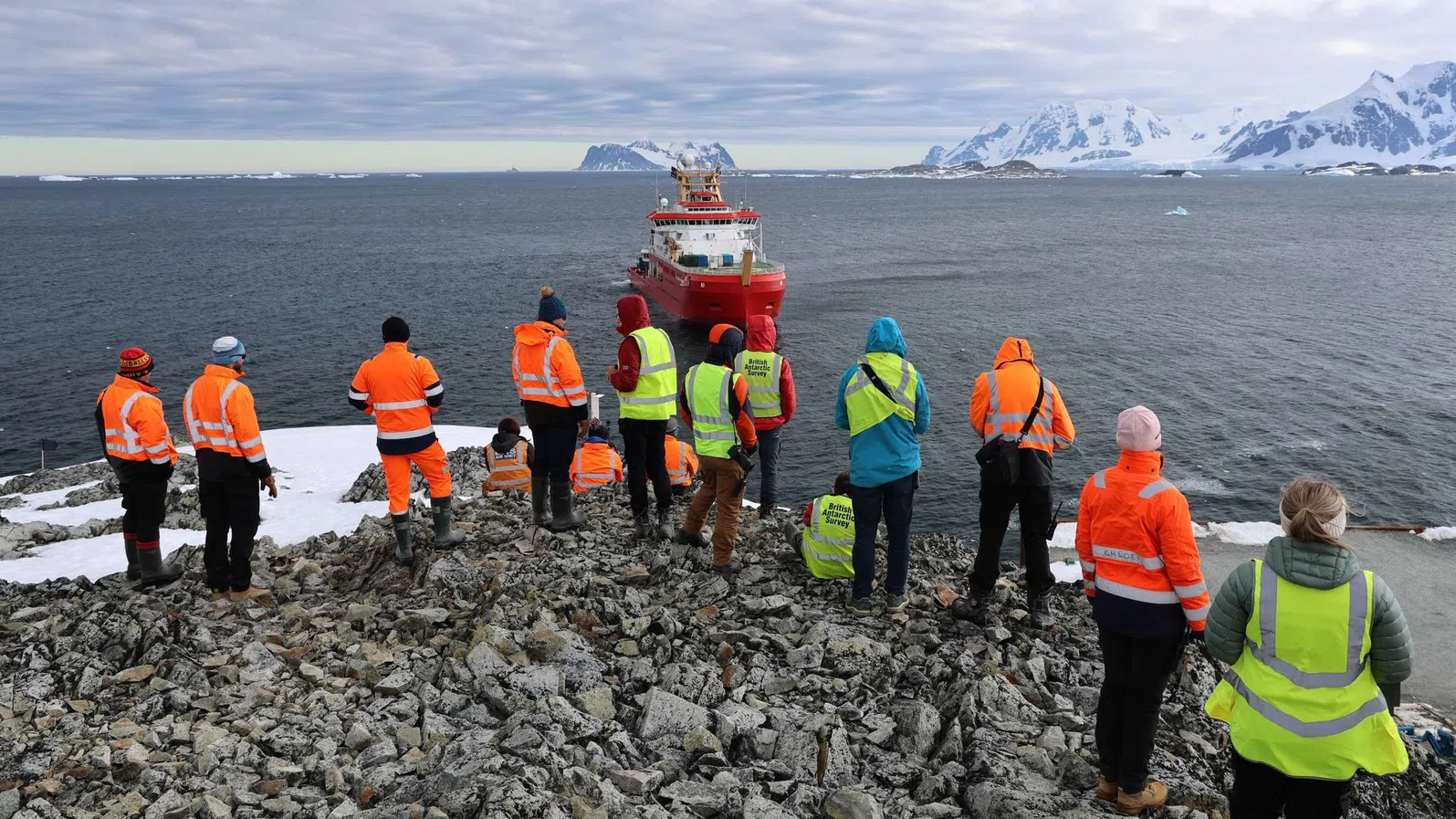 Търсят се дърводелци и фризьори за Антарктика. Трябва да издържат на студ
