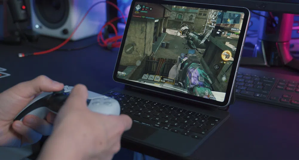 Семейства на жертви на стрелба в училище съдят Meta и Activision