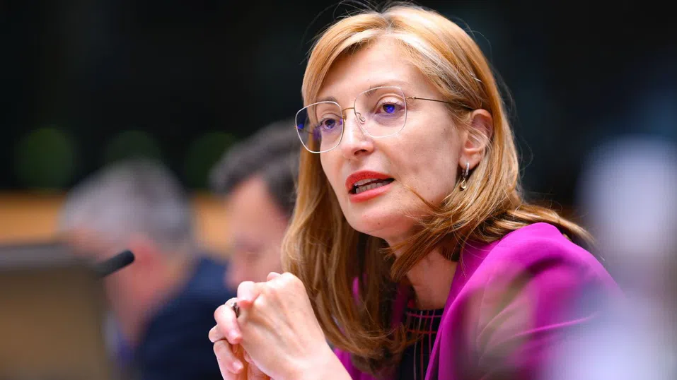 Еврокомисарят Захариева: Еврото е доказателство пред света, че България е на масата на силните