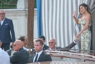 Всички подробности около събитието са в пълна поверителност, но някои от звездните гости попаднаха в обектива на папараците