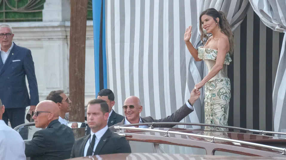 Градът на лагуните стана арена за милиардери: Сватбеното шоу на Безос започна