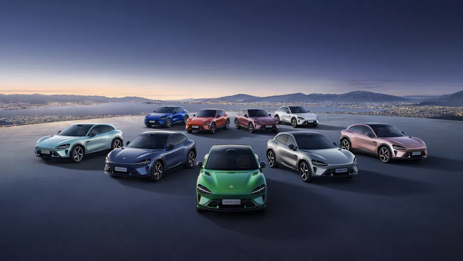 200 000 поръчки за 3 минути: Новият електромобил на Xiaomi изстреля акциите ѝ до рекорден връх