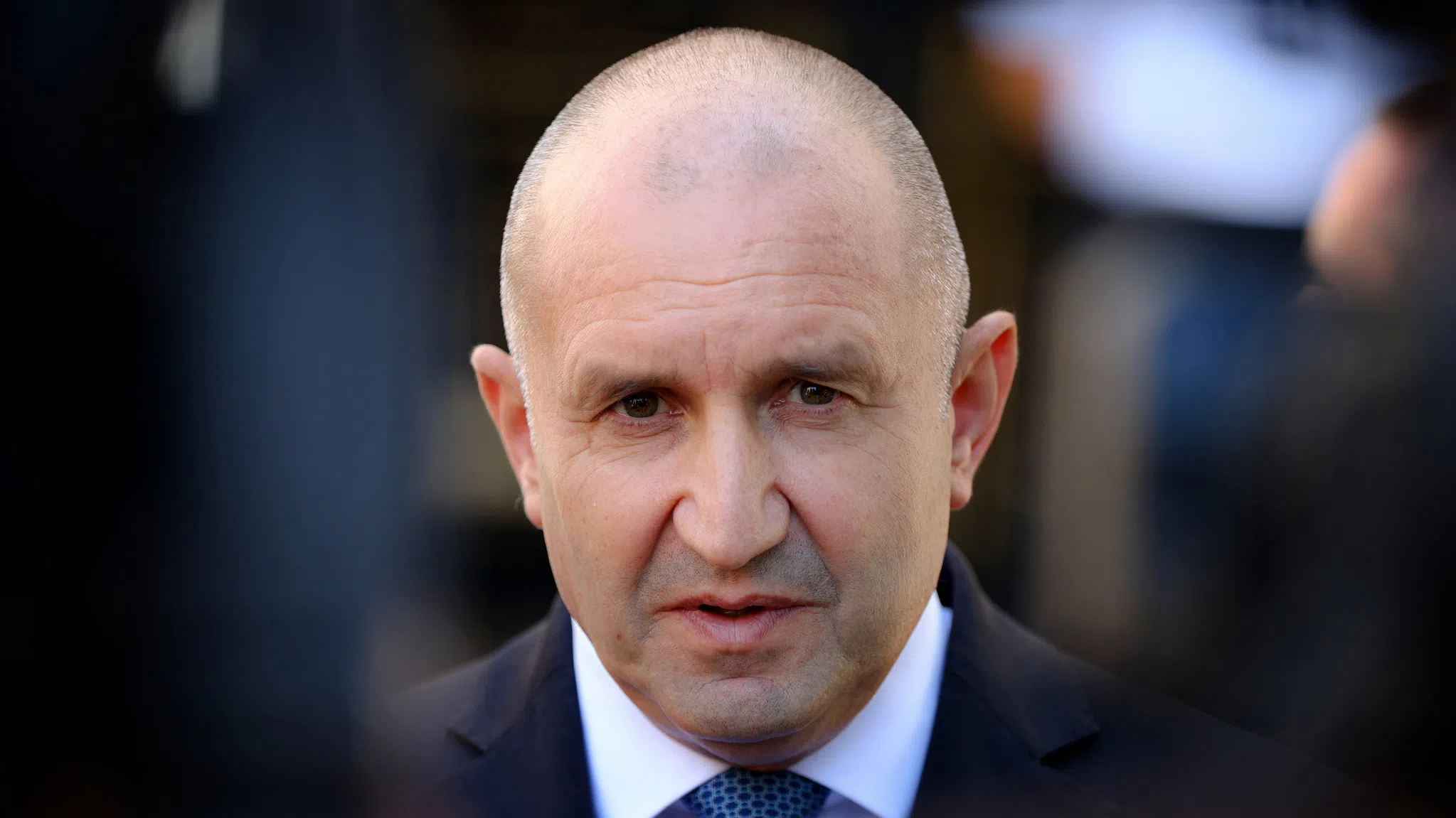 Президентът Радев наложи вето на промените в закона, свързани с продажбата на активи на „Лукойл"