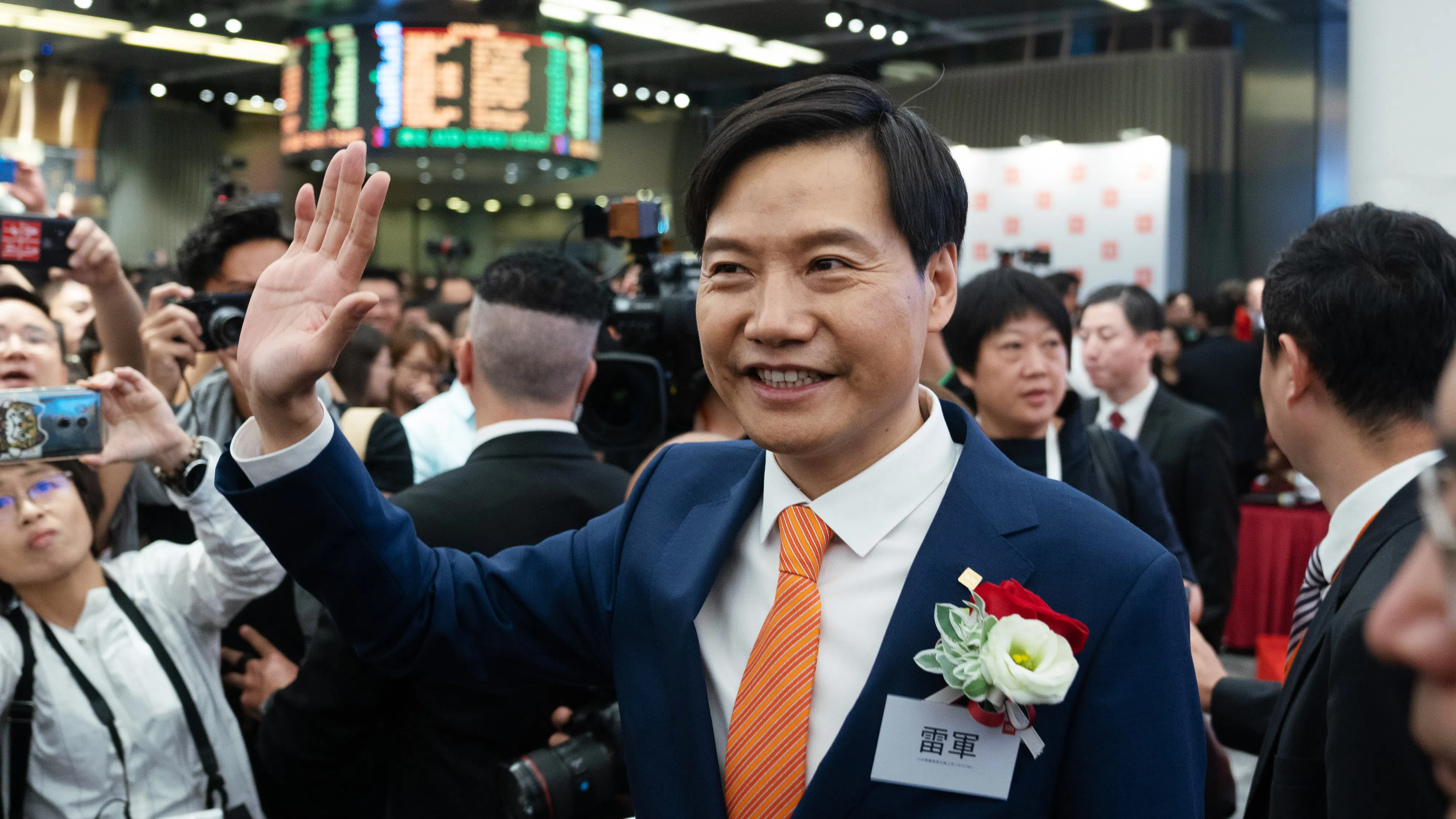 От „монтажен цех” до водещ технологичен играч: Xiaomi иска да изяде обяда на Тesla и Apple