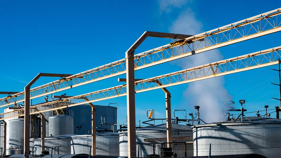 Goldman Sachs очаква цената на Brent да спадне до 50 долара до края на 2026