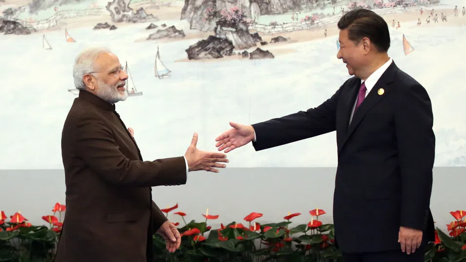 Новият икономически ред в действие: Моди и Си топят ледовете на първа среща от пет години в Китай