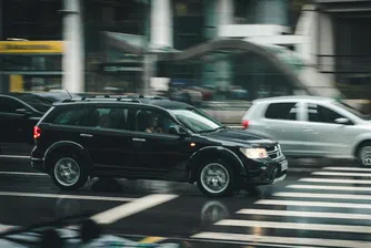 Автомобилните гиганти искат промяна на „вече нереалистичните“ цели за вредни емисии на ЕС