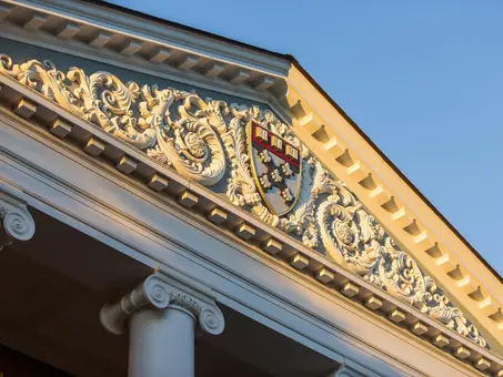 Harvard Business School обмисля европейски филиал след заплахите на Тръмп за студентските визи