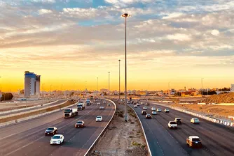 „В кралството има излишък от енергия, идеята е да преместим данните тук, да поставим компютрите тук, да направим изчисленията и да изпратим резултатите“, заяви главният изпълнителен директор на компанията за AI чипове Groq