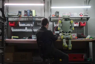 Sprout е малък, дружелюбен хуманоиден робот, проектиран да взаимодейства с хората