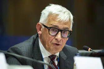 Това, което се случва в други части на света, е от значение за инфлацията в еврозоната. Трябва да разберем по какъв начин събитията в САЩ могат да окажат влияние тук, допълва централният банкер