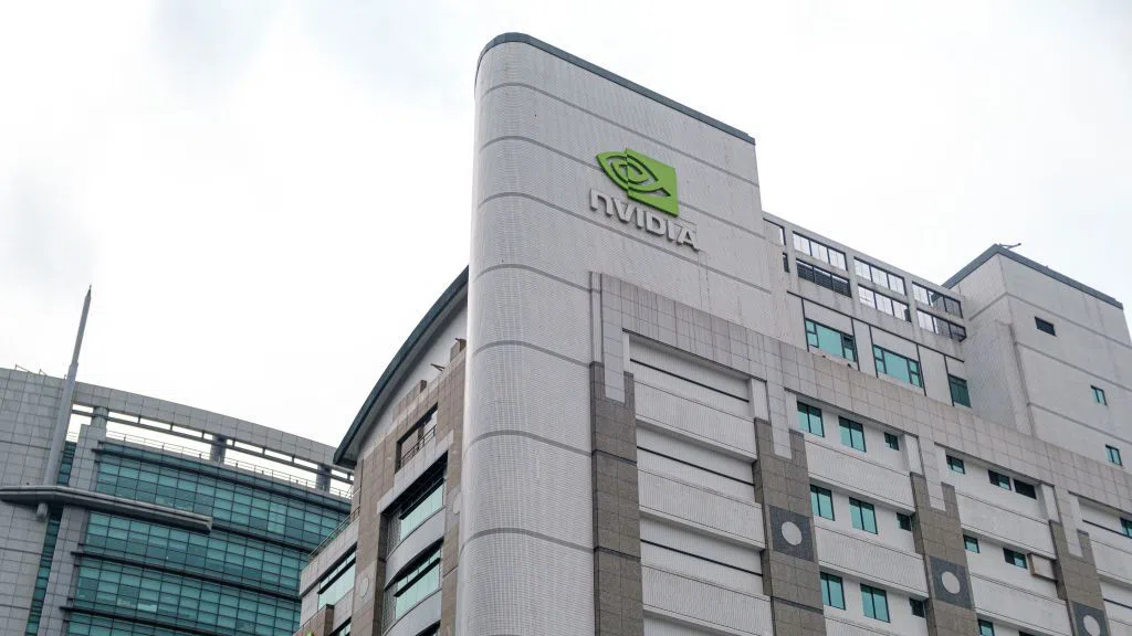 Акциите на производителите на чипове поскъпнаха след силни финансови резултати и ключово одобрение от Китай за Nvidia