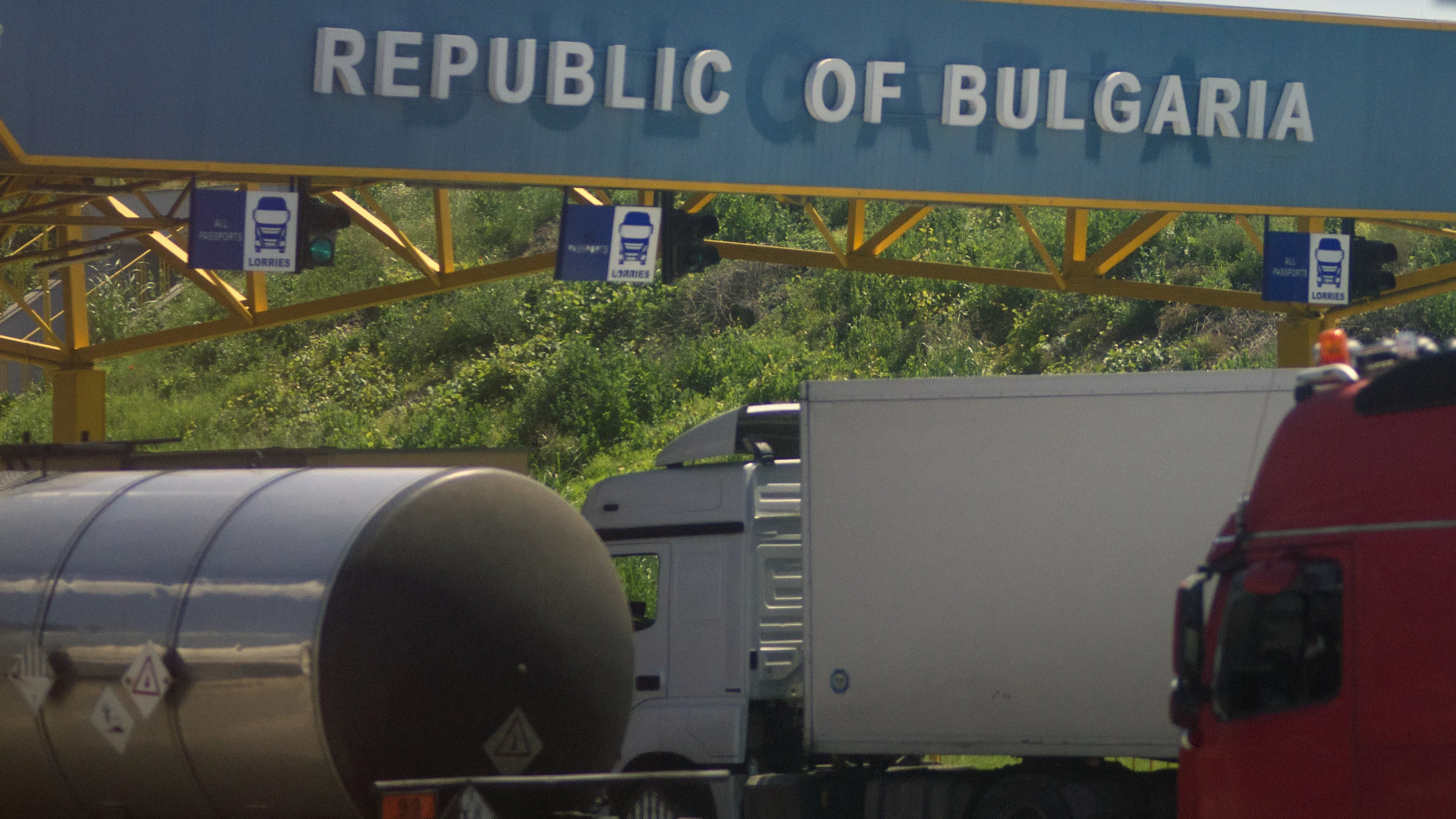 Българският бизнес продължава да търпи загуби от забавянето на Шенген по суша