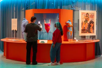 Код Baywatch Red: Какво можем да научим от банския на Памела Андерсън