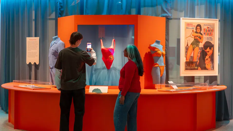 Код Baywatch Red: Какво можем да научим от банския на Памела Андерсън