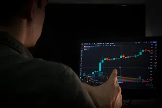 КФН: 53% от използващите инвестиционни услуги инвестират суми над 4500 лв. годишно