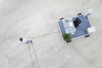 Само 3% от служителите искат да се върнат на работното си място пет дни в седмицата, но някои от дистанционно работещите се оплакват, че изолацията смазва социалните им умения