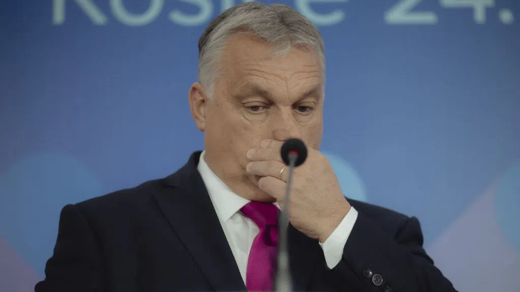 Орбан притиска Украйна да позволи транзита на руски петрол заради иранската криза