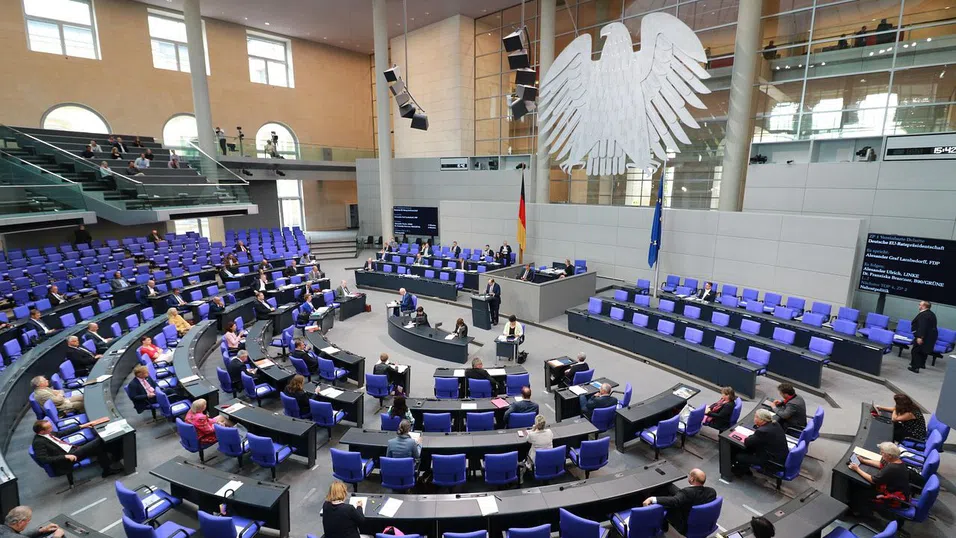 Германия освободи дълговата спирачка – но инерцията от митата на САЩ ще удари по-силно еврозоната