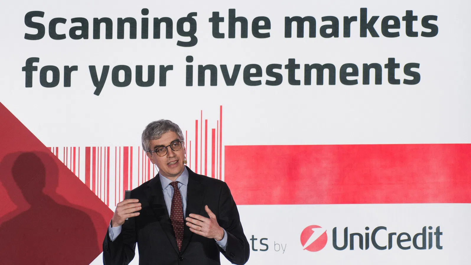 Две трети от клиентите нa УниКредит Булбанк инвестират регулярно, пазарът достига 3,5 млрд. евро