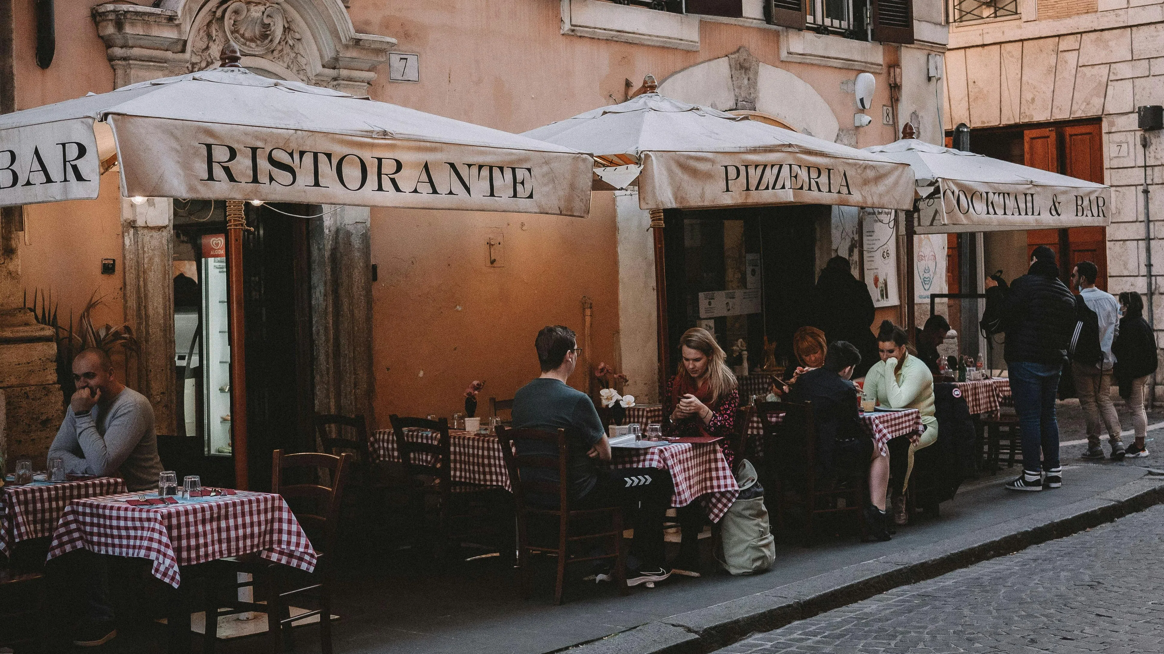 Когато си в Рим – яж като римлянин: Тайните кулинарни локации на Вечния град