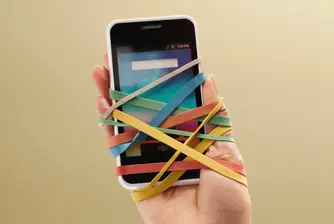 Ново изследване свързва родителската зависимост от телефоните с несигурност при тийнейджърите