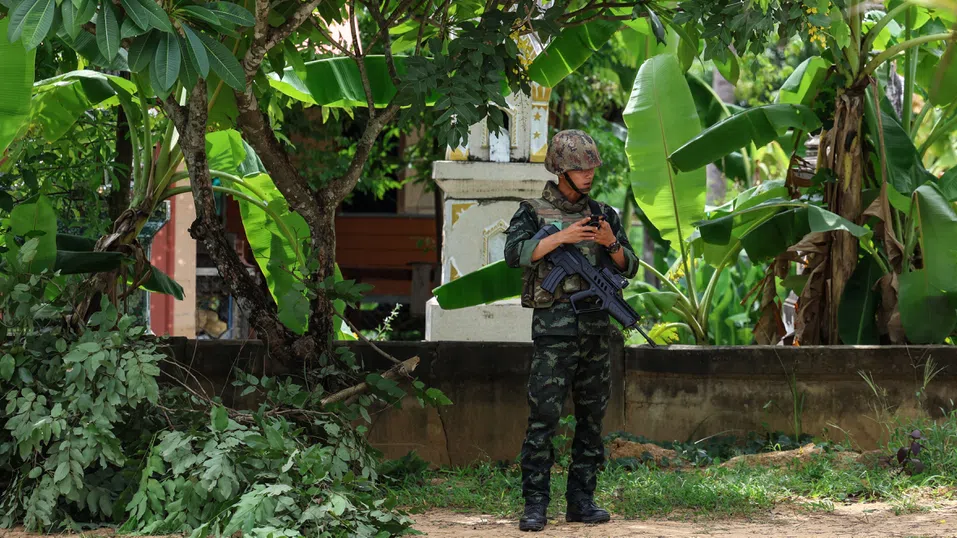 Камбоджа и Тайланд се срещат за мирни преговори, но напрежението остава