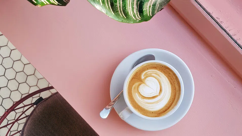 Науката зад любимото кафе: Полезен навик или здравословен риск?