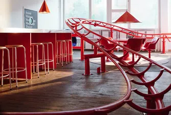 За служителите на The Great Exhibition голямата джаджа е напомняне за стойността на човешкото творчество в един все по-технологичен свят