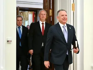 Тръмп обмисля да свали санкциите от „черната каса“ на Путин