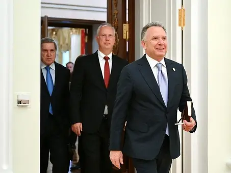 Тръмп обмисля да свали санкциите от „черната каса“ на Путин