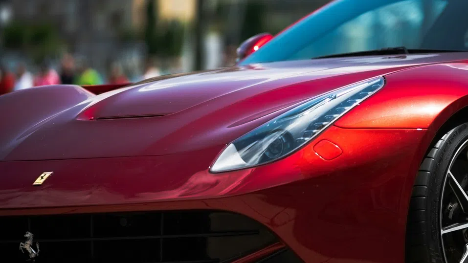 Под заплахите от мита: Защо Ferrari е забележително невъзмутима