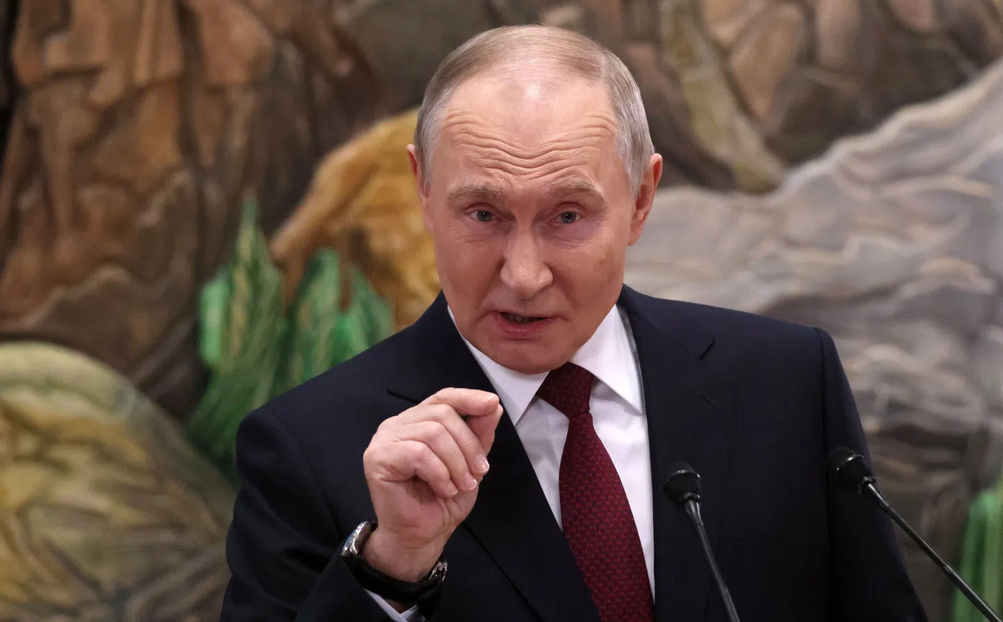 Санкциите имат „значително въздействие“ върху руската икономика, твърди специалният пратеник на ЕС