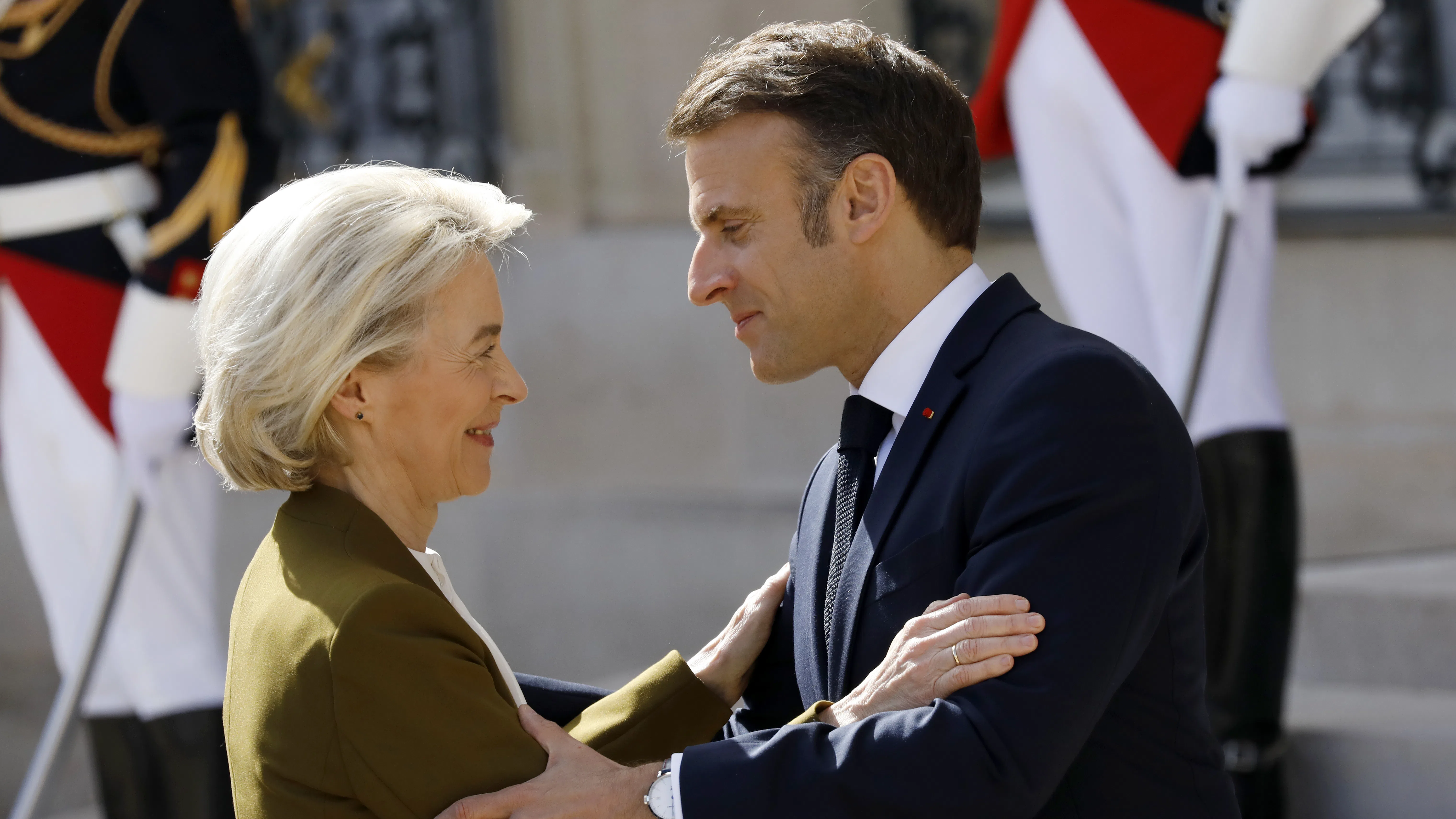 Макрон: Брюксел се страхува от технологичните гиганти на САЩ