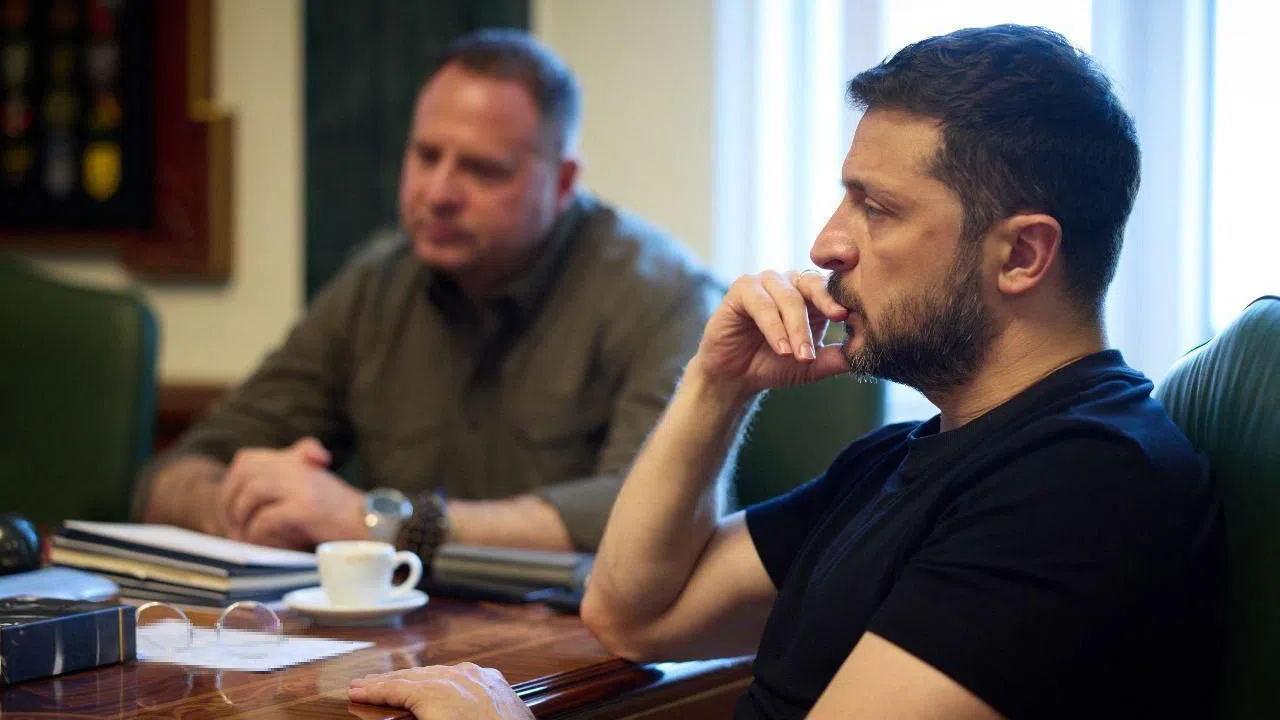 Оставката на топ съветника на Зеленски задълбочава трудностите пред украинския президент