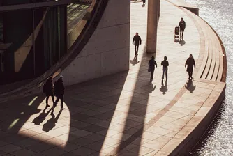 27 898 лв. е средната годишна брутна заплата на работещ българин през 2024 г.