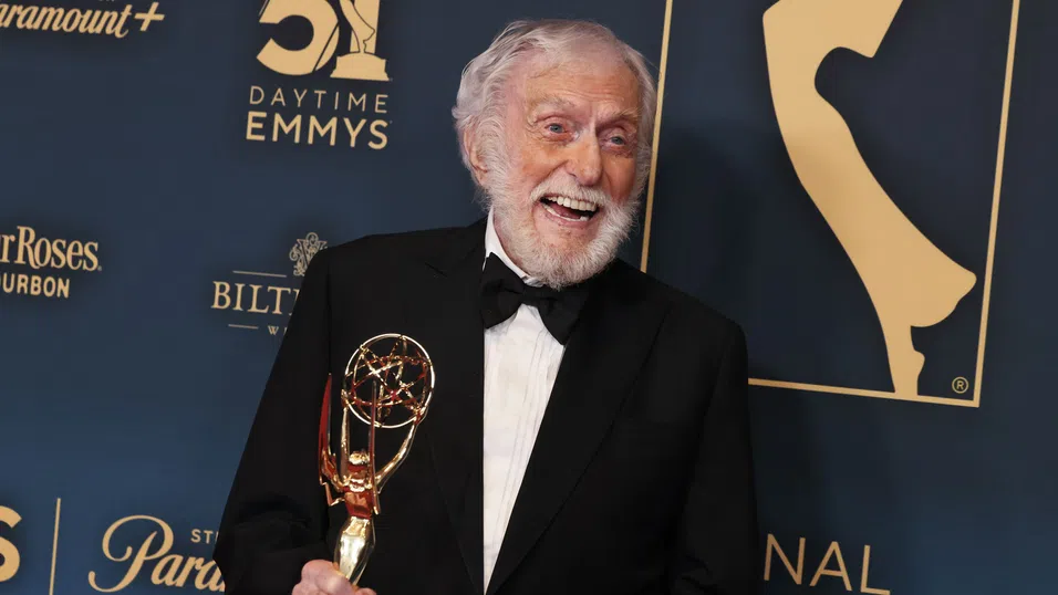 Движение, приятелства и забавление: Дик Ван Дайк е танцуващ учебник за живот до 100