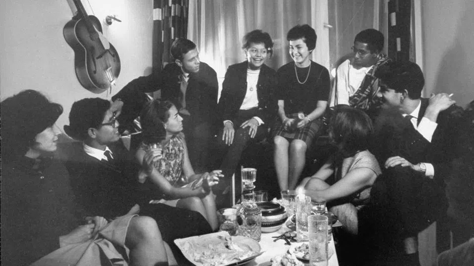 Без алкохол, силна музика и големи тълпи: Как едно поколение казва „не“ на клубните партита