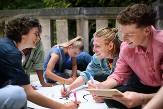 Без телефон и социални мрежи, зад които да се скриеш: добре дошли в Offline Club