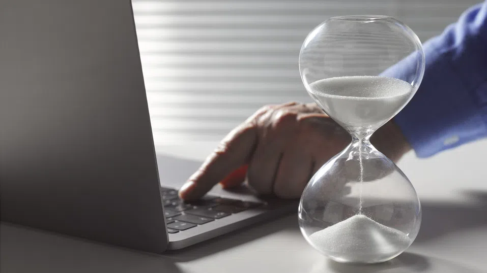 Компания изпраща нощни съобщения на кандидати за работа. Ето защо