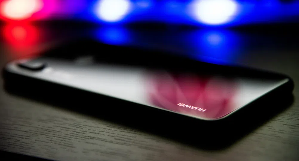 Huawei използва все повече части, произведени в Китай, за своите флагмани