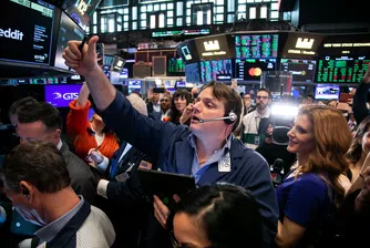 На Уолстрийт валят милиони: Банкерите очакват с 35% по-високи бонуси за годината