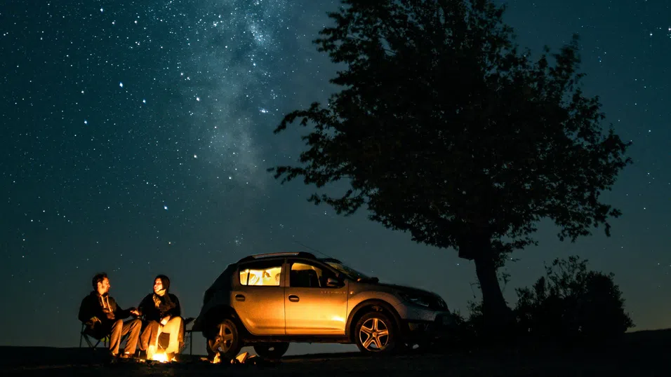 Нещо по-голямо от самите нас. Как „звездното къпане“ се превърна в туристически хит