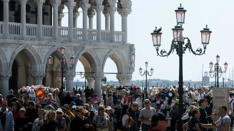 Венеция не само потъва, но и се свива под тежестта на свръхтуризма