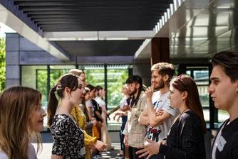 Защо мозъкът на интровертите работи различно според ментор по лидерство