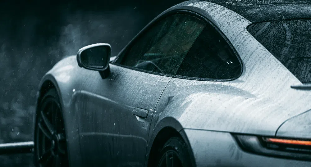 За историята: Porsche представи хибридна версия на култовия спортен модел 911