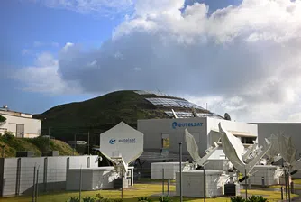 Миналата седмица френската държава направи инвестиция от 1,35 млрд. евро в Eutelsat, с което стана най-големият акционер в компанията с дял от около 30%