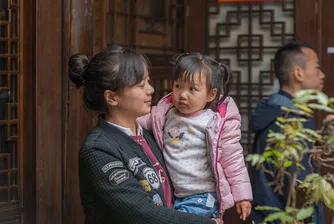 $500 на година за всяко дете: Китай залага на финансова субсидия, за да повиши раждаемостта