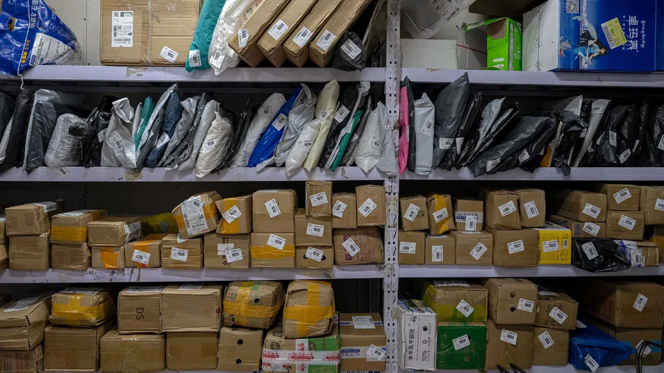 Краят на една ера: Милиарди евтини пратки за САЩ вече са под ударите на тарифния чук